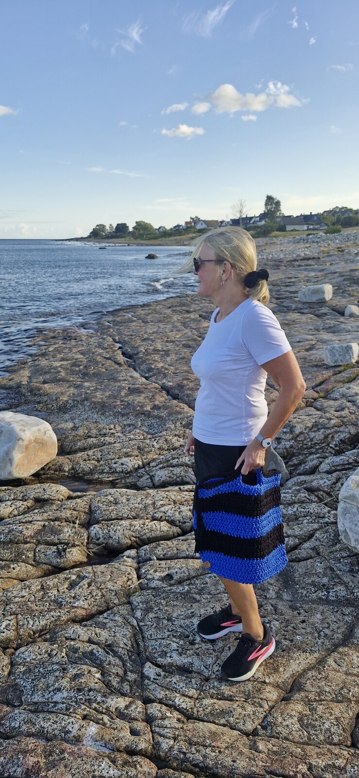 Lena Biörck by the sea